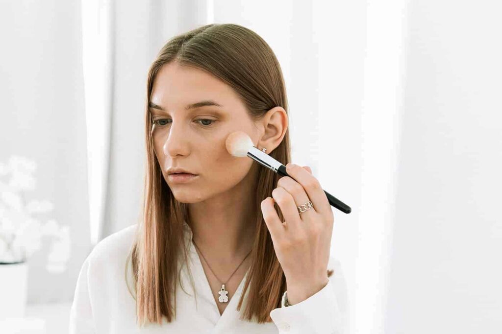 lady applying makeup