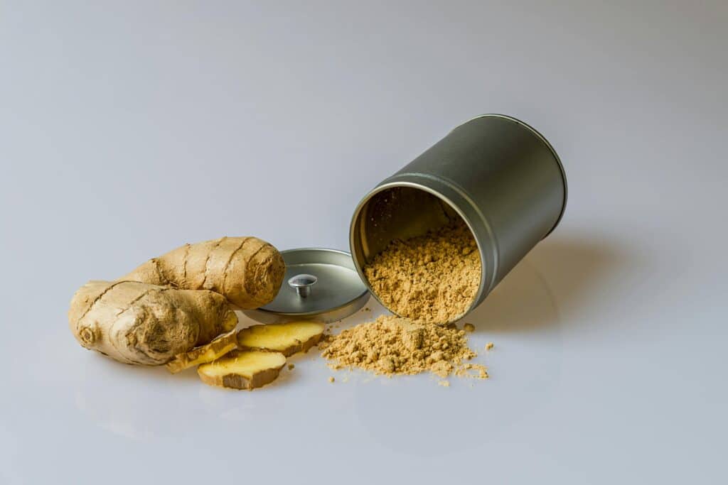 fresh ginger and ginger powder